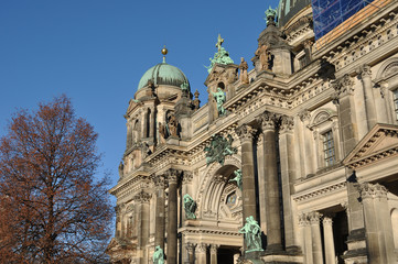 Fototapeta na wymiar facade of Berlin Cathedral