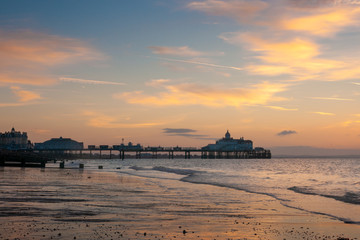 Fototapeta premium Eastbourne Pier Sussex in Sunrise