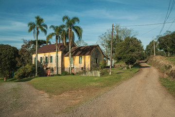 Fototapeta na wymiar Country house alongside road near Bento Goncalves