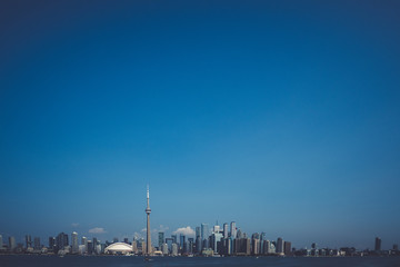 Fototapeta na wymiar Toronto skyline with a neat blue, Toronto, Ontario, Canada
