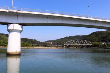 美々津大橋と美々津鉄橋