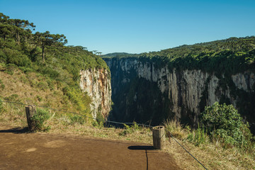 Dirt pathway at the Itaimbezinho Canyon