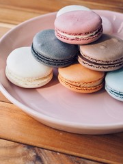 다양한 색상의 화려한 마카롱