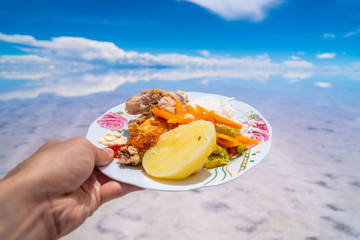 ウユニ塩湖でのランチ