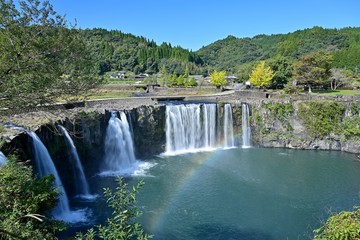 Fototapeta premium 東洋のナイアガラ（原尻の滝）の秋の情景＠大分