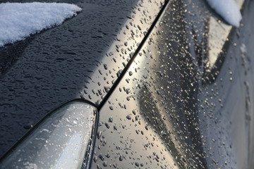 Капли воды на машине