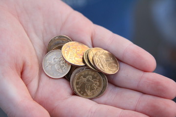 деньги в руке