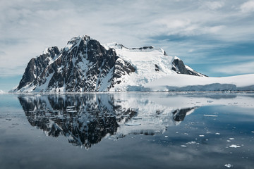 Fototapeta na wymiar Antarctica Summer Landscape