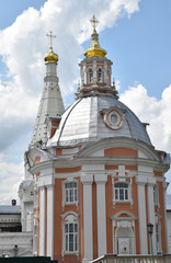 Fototapeta na wymiar Coupole du monastère de Serguiev Possad, Russie
