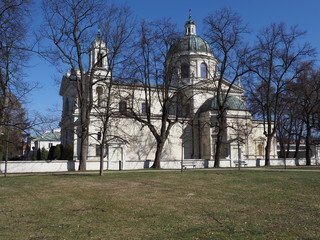 Obraz premium Park with collegiate church of Saint Anne in Wilanow quarter of Warsaw in Poland