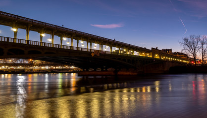Bir-Hakeim bridge at dawn in winter - Paris, France