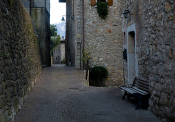 Fototapeta na wymiar Canale di Tenno borgo e vicoli antichi