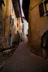 Fototapeta na wymiar Borgo di Tenno e strade antiche