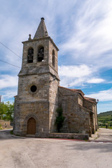 Fototapeta na wymiar Iglesia de la Asunción de Nuestra Señora - Arija - Blick auf den Glockenturm