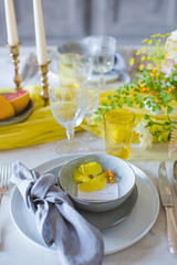 Décoration florale & fruitée de la table de réception