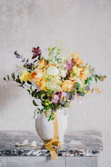 Magnifique bouquet de fleurs dans son vase © lorabarra