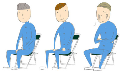 座る男子生徒3人