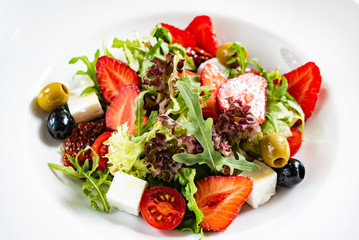salad with strawberries