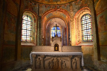 Wunderschöne romanische Kirche: Ste-Trinité, Anzy-le-Duc