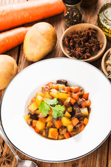 Braised beef brisket and carrot potatoes，Potato brisket