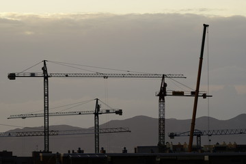 montaje de grua de la costruccion