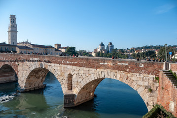 Ponte Pietra a Verona in Italia