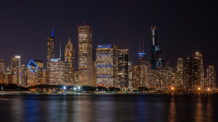 Fototapeta na wymiar Skyline von Chicago Illinois am Abend