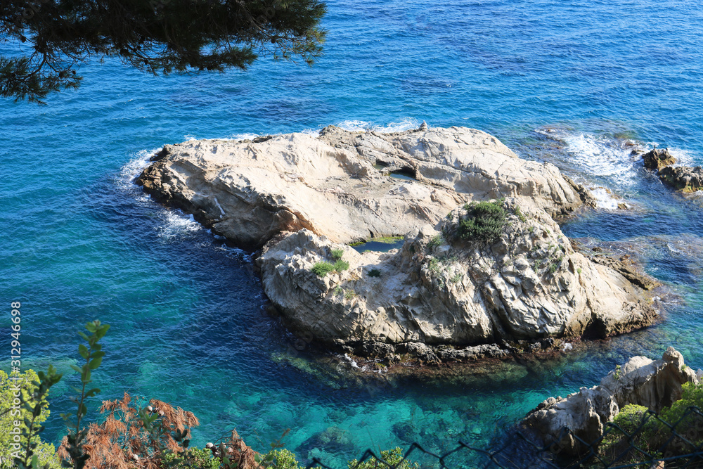 Wall mural rocks in the sea