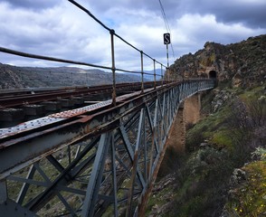 viejo puente de metal , camino de hierro en la Fregeneda (españa)