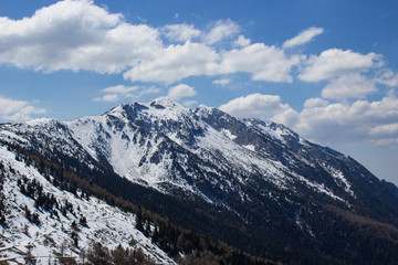 Fototapeta na wymiar View from the top of Monte Baldo to lake Garda, Italy
