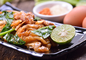 Fried noodle with pork