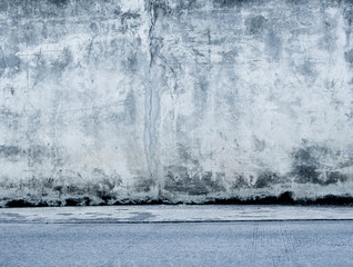 Old concrete walls with floors for designing and presenting articles