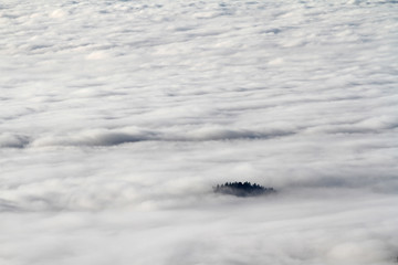 Bergspitze im Nebelmeer