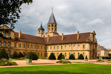 Klostergeb&auml;ude in Cluny im Burgund