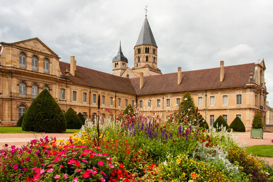 Klostergeb&auml;ude in Cluny im Burgund