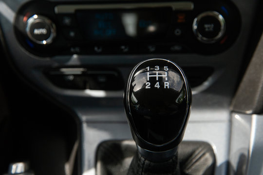 Manual transmission, vehicle speed control, gearshift lever
