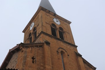 Fototapeta na wymiar Eglise catholique du village de Saint Pierre La Palud - Département du Rhône - France - Vue extérieure