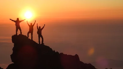 Fotobehang Zonsopgang The Joy of the Summit  © Silhouette Media