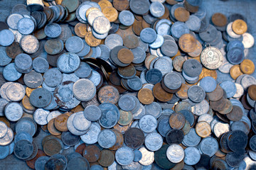 Montón de monedas antiguas apiladas