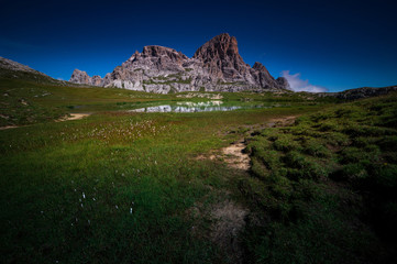 Obraz premium beautiful mountain side at day