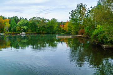 Fototapeta na wymiar Lac Rond lake, in Sainte-Adele