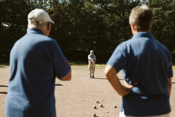 Man playing p»tanque