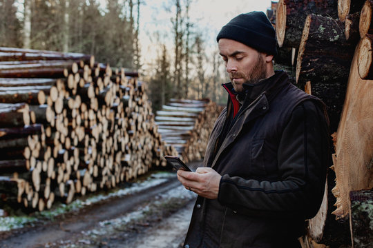 Man using cell phone