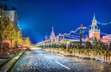 Obraz premium Праздник на Красной Площади New Year's holiday trees in balls on Red Square