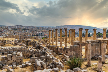 Fototapeta na wymiar Jerash Temples towards Jerash City