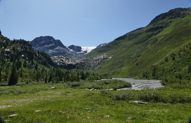 Fototapeta na wymiar Wanderung am Gletscherbach