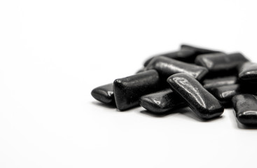 Kaugummi Dragees kauen Aktivkohle Süßigkeit bubble gum black schwarz