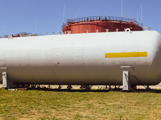 Bullite for oil sump. Refinery equipment. The reservoir is a dehydrator.
