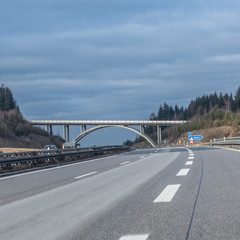 Obraz premium empty highway with modern bridge in Bavaria, Nabburg