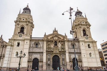 Obraz premium Lima Cathedral and architecture around Plaza Mayor in downtown Lima, Peru.